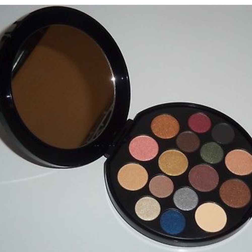 Elizabeth Arden eye shadow palette & a lipgloss